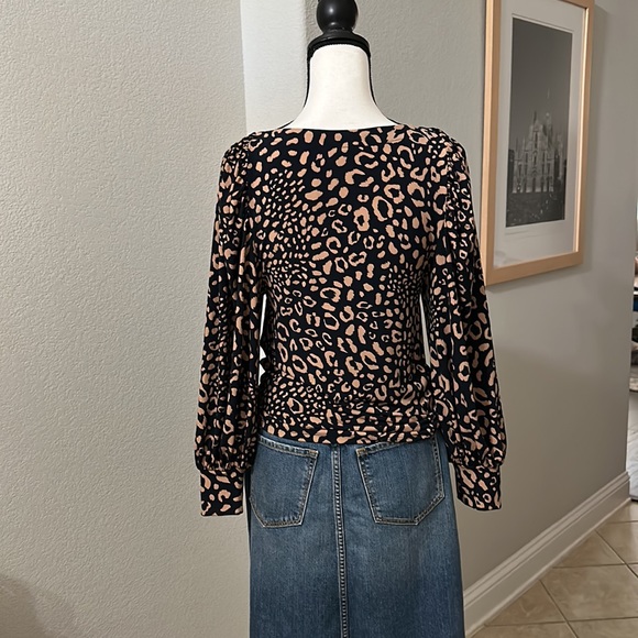 🌟Host Pick✨Ann Taylor-Animal Print Batwing Sleeve Top NWT - Picture 2 of 7